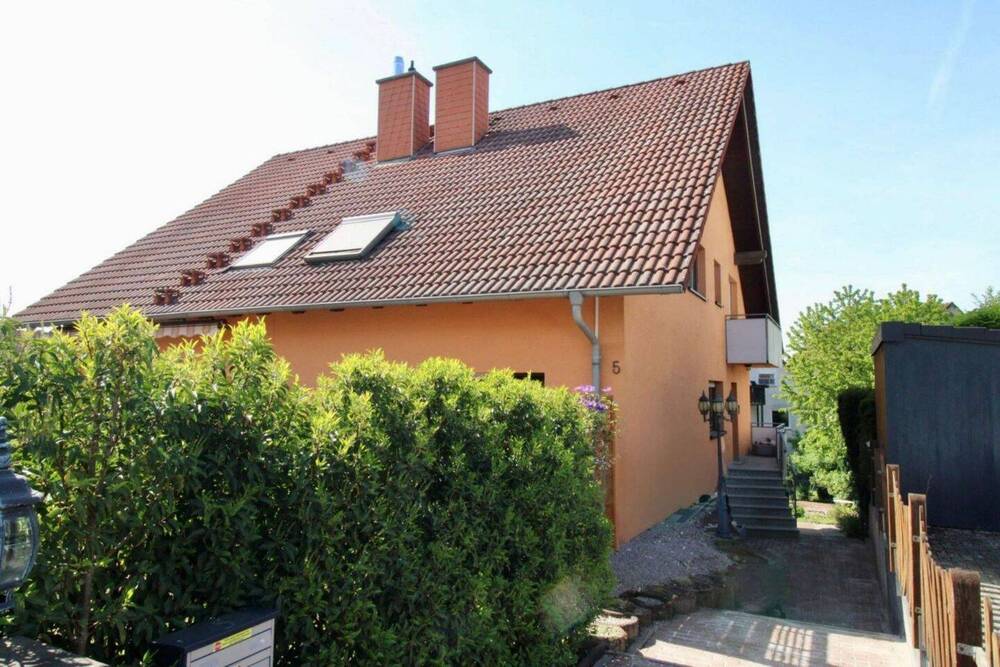Thumbnail-Platz für die ganze Familie: Sofort bezugsfreie DHH mit Garage in Karlsbad-Langensteinbach
