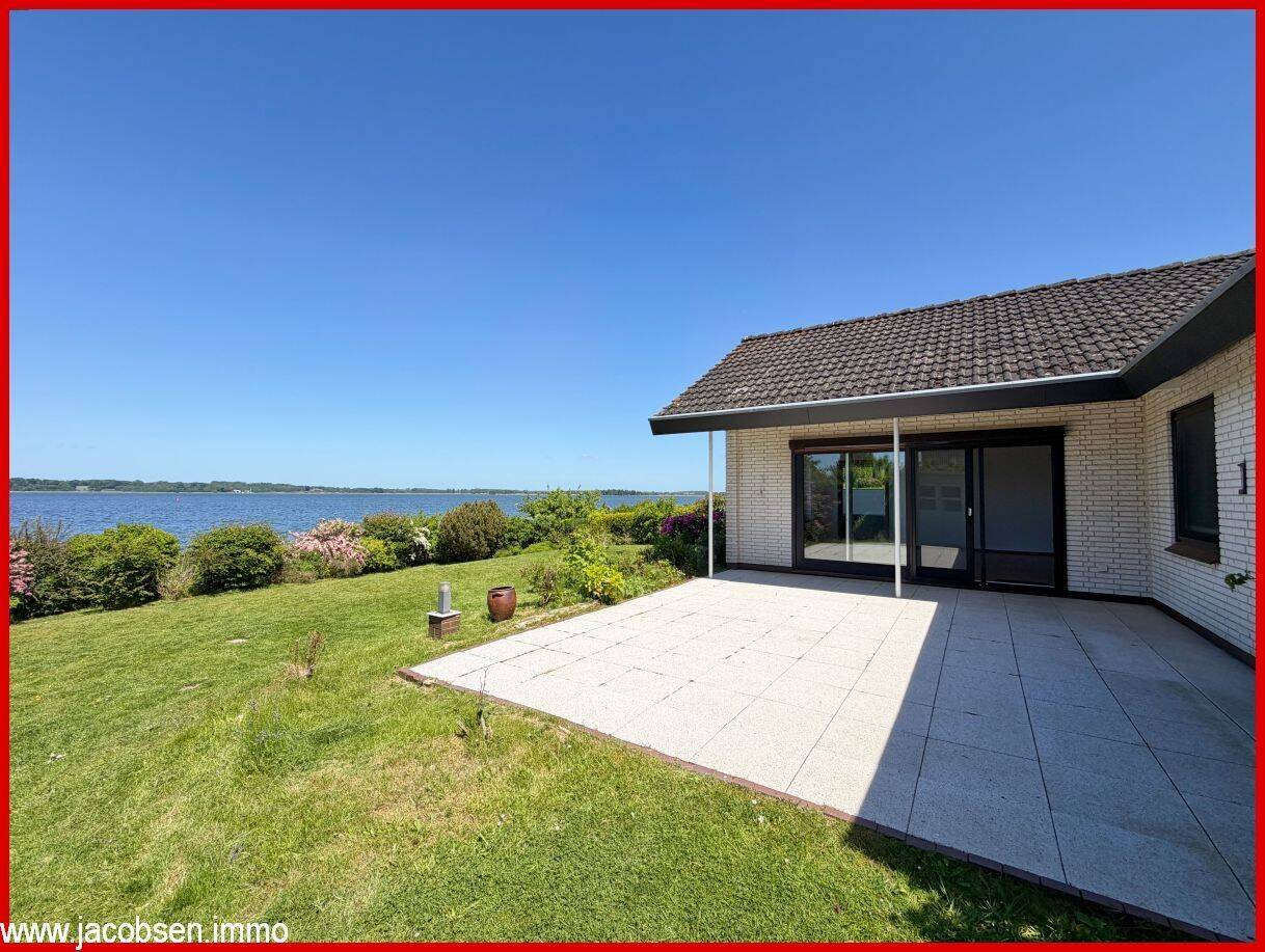 Thumbnail-Gepflegter Bungalow in traumhafter Schleilage - Wohnen mit unverwechselbarem Wasserblick
