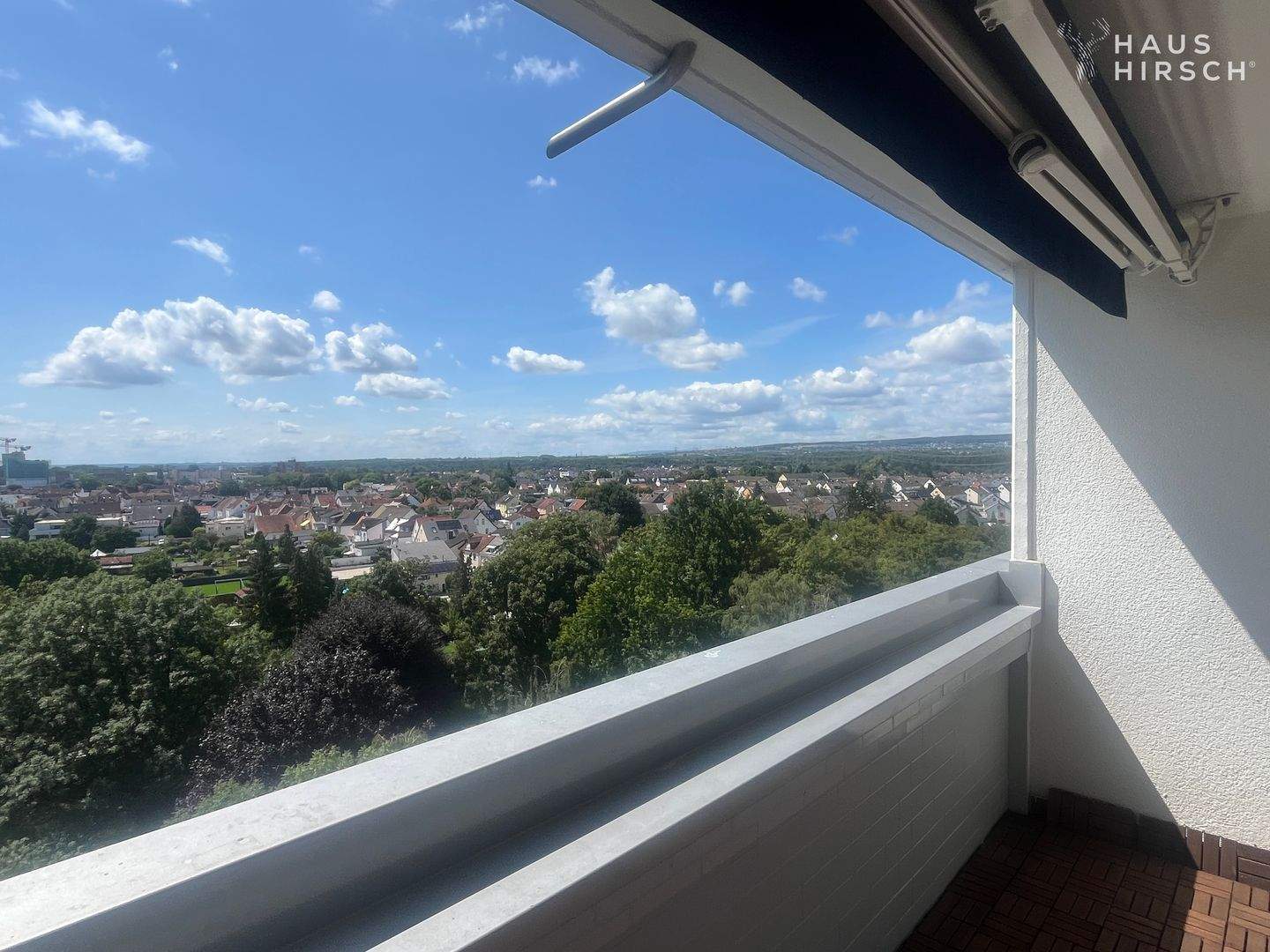 Thumbnail-Zwei in Einem _ Wohnen über den Wolken Rhein-Main