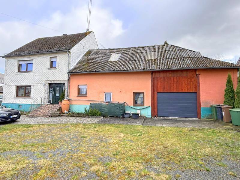 Thumbnail-Ein-Zweifamilienhaus mit großer Scheune und pflegeleichtem Garten in Bellingen