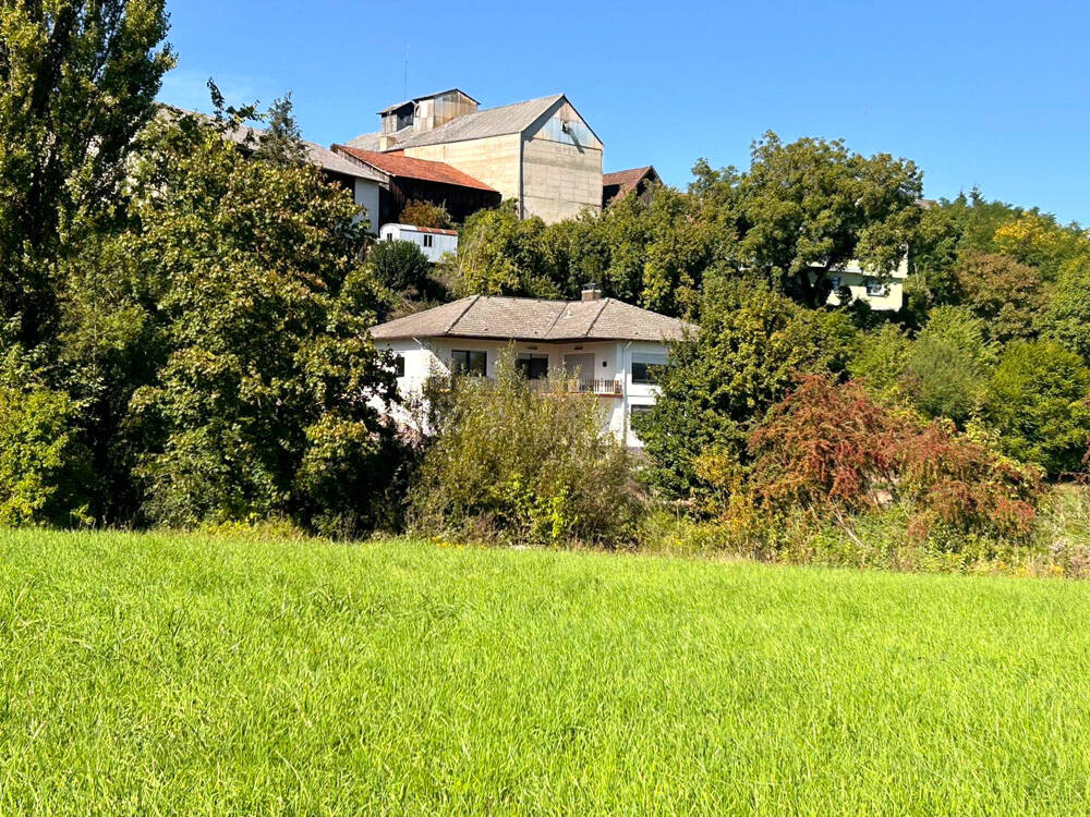 Thumbnail-Entkerntes Einfamilienhaus mit großem Grundstück und verschiedenen Nutzungsmöglichkeiten!