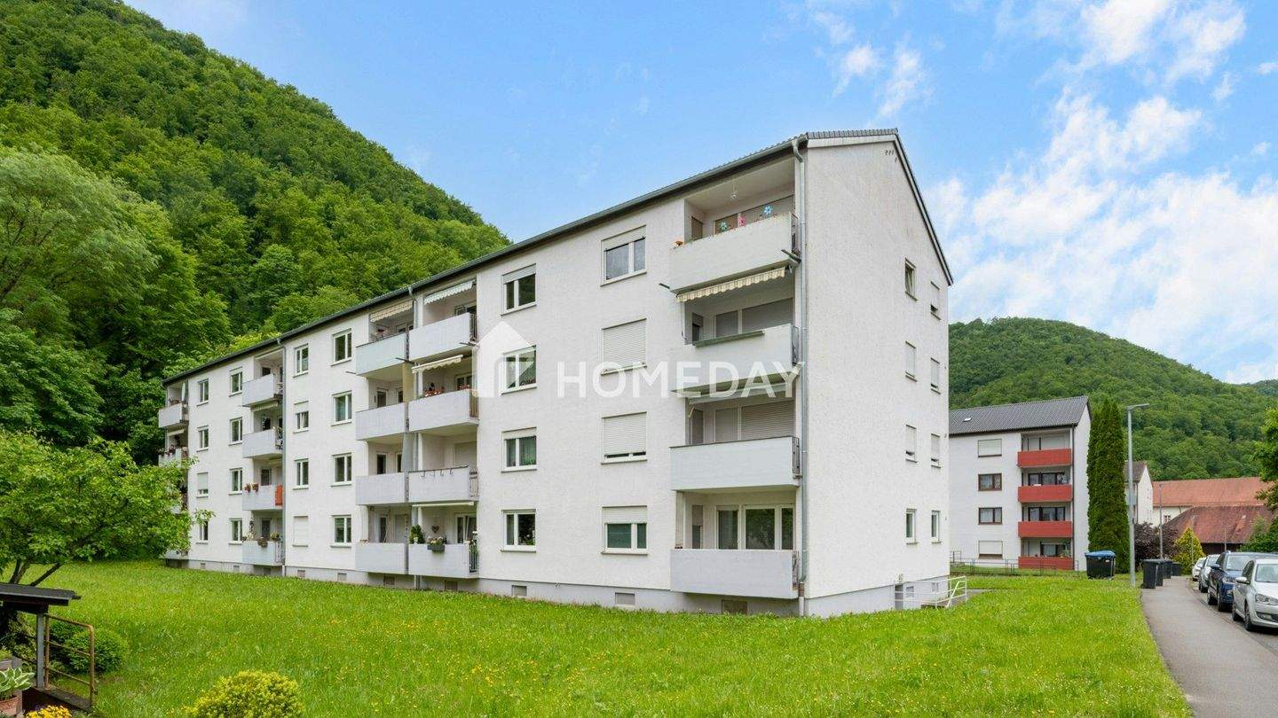 Thumbnail-Ideal gelegene Erdgeschosswohnung mit Loggia und Tageslichtbad in gepflegtem Vier-Parteienhaus