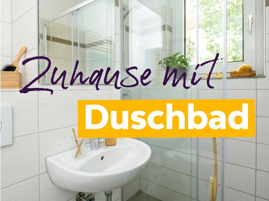 Thumbnail-Viel Platz zum Leben: Großes Wohnzimmer, Aufzug und moderne Dusche inklusive.