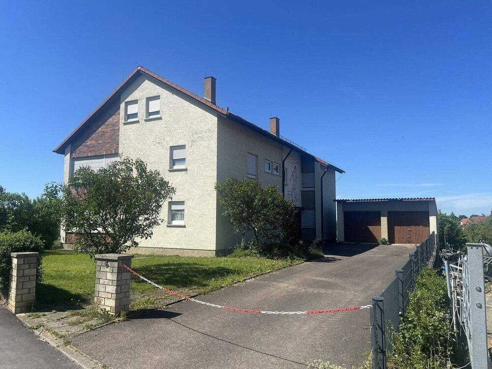 Thumbnail-Mehrfamilienhaus in ruhiger Wohnlage mit attraktiver Ortsrand-Aussicht