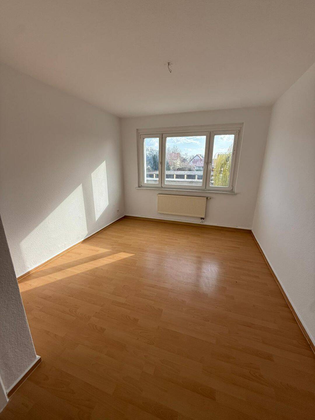 Thumbnail-4-Zimmer-Wohnung mit großer Küche und Badewanne, renoviert, ab sofort