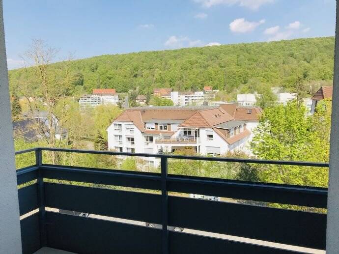 Thumbnail-IHRE NEUE WOHLFÜHLOASE: 4,5-Zimmer mit Balkon, saniertem Tageslichtbad und tollem Ausblick!