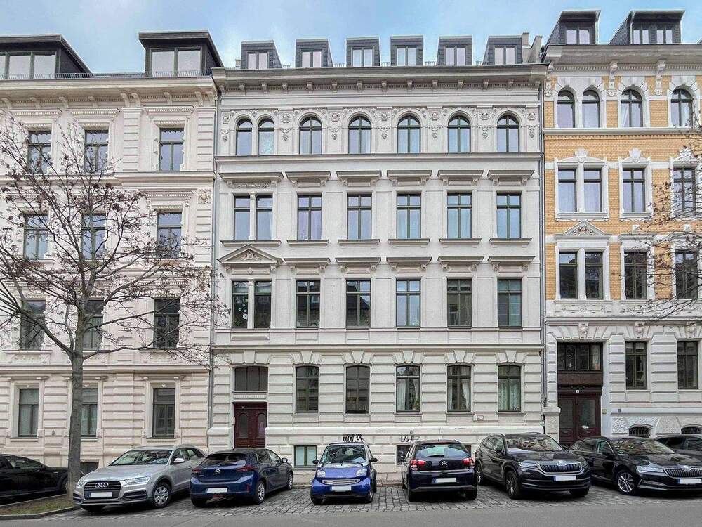 Thumbnail-Charmante Altbauwohnung mit Stuck, Balkon & Wintergarten - Ihr neues Zuhause mit Charakter!