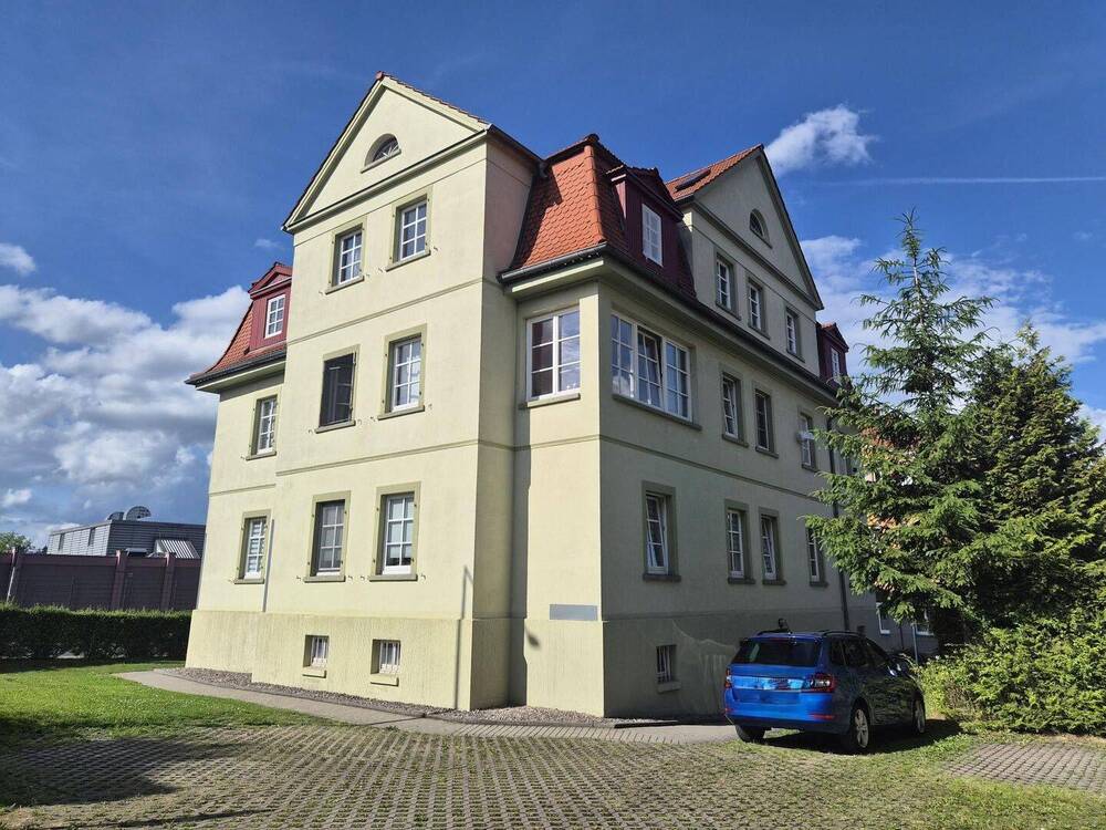 Thumbnail-BESICHTIGUNGSTERMIN BITTE TELEFONISCH VEREINBAREN - 3 Raumwohnung im 1.OG mit Stellplatz in gepflegten Mehrfamilienhaus