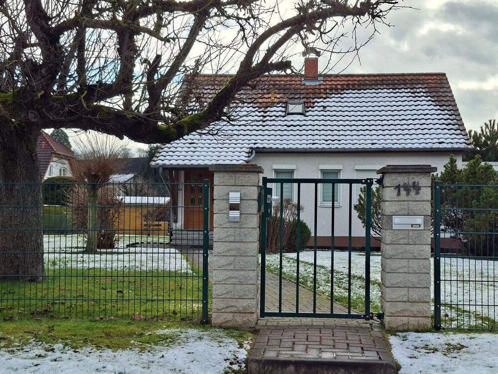 Thumbnail-Einfamilienhaus mit großem Grundstück