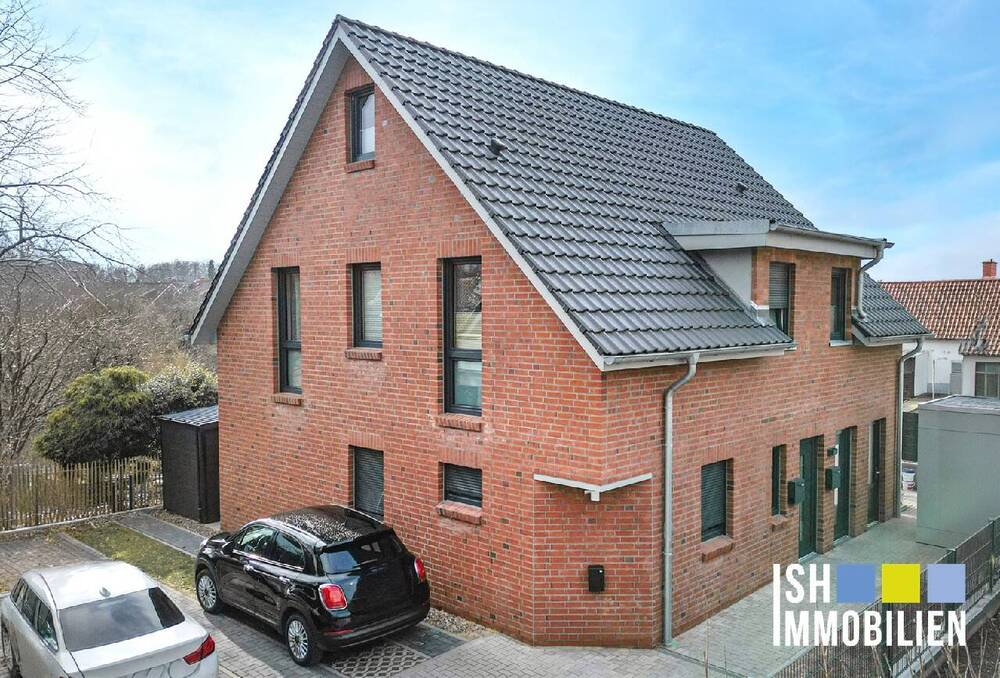 Thumbnail-Stade: Junge und moderne Eigentumswohnung im ansprechenden Doppelhaushälften-Charakter