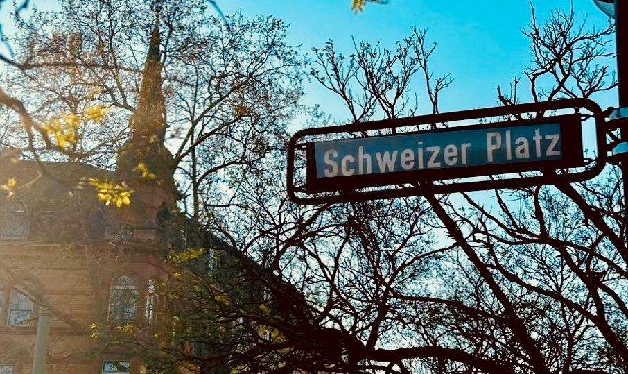 Thumbnail-Aktuell Praxisfläche - zukünftig Ihre großzügige Gartenwohnung im charakteristischen Stilaltbau am Schweizer Platz