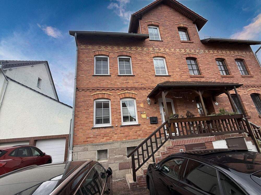 Thumbnail-Doppelhaushälfte mit Klinkerfassade auf drei Etagen in zentraler Lage von Espenau!