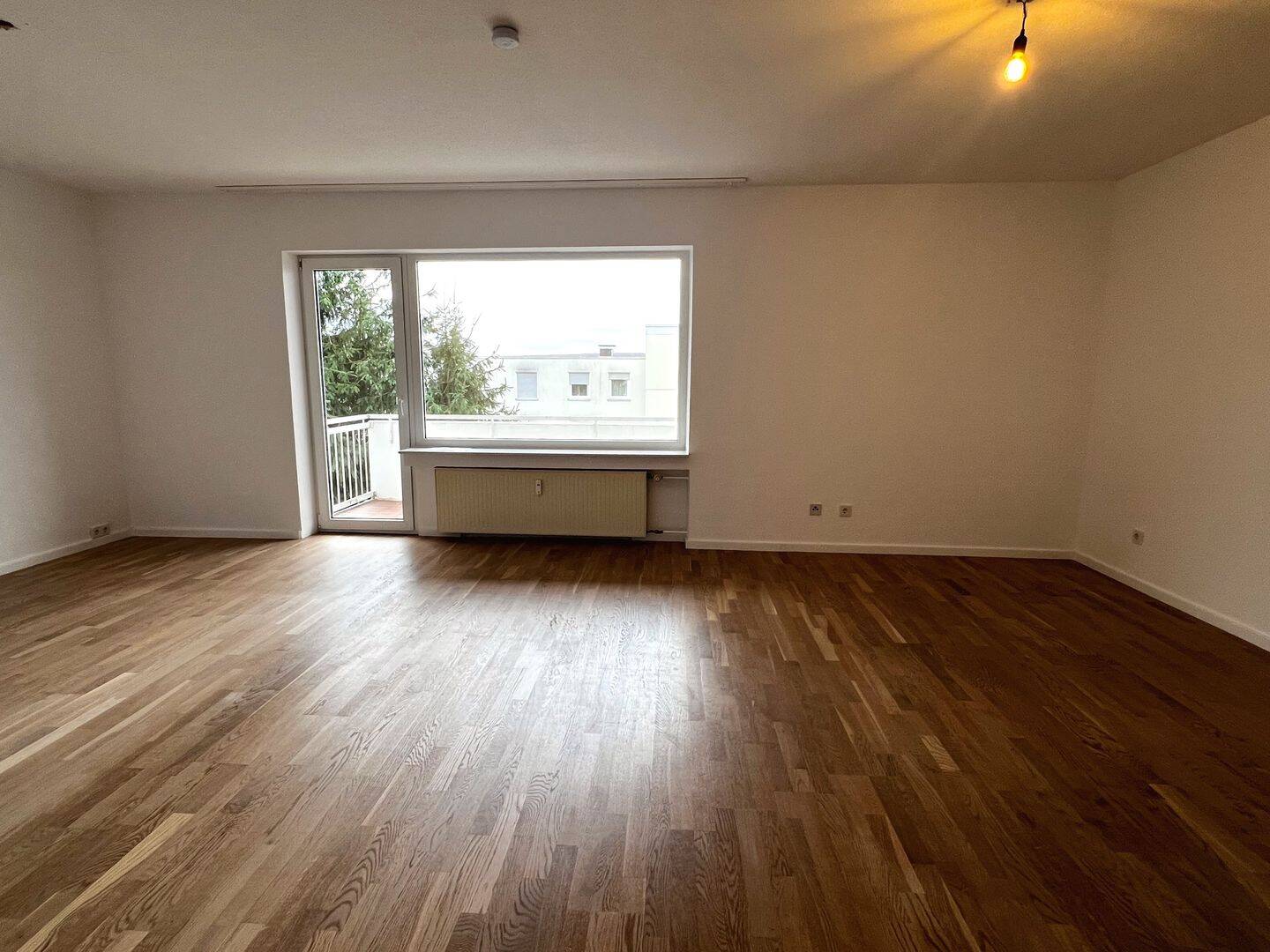Thumbnail-SB. Eschberg- Moderne, helle 2-Zimmer-Wohnung in Höhenlage mit Balkon und Einbauküche