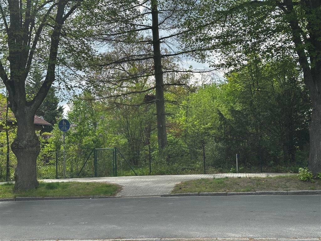 Thumbnail-Gut geschnittenes Bau-Grundstück mit 840 m² zu verkaufen