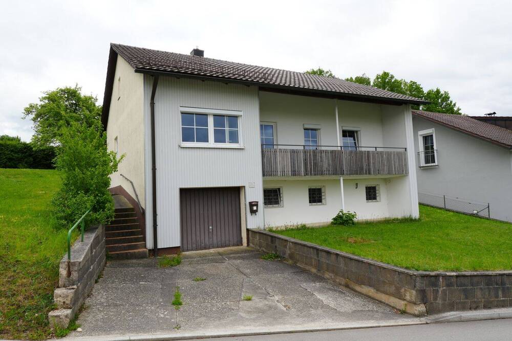 Thumbnail-Wohnhaus - Hanghaus in guter Lage mit schönem Ausblick - 794