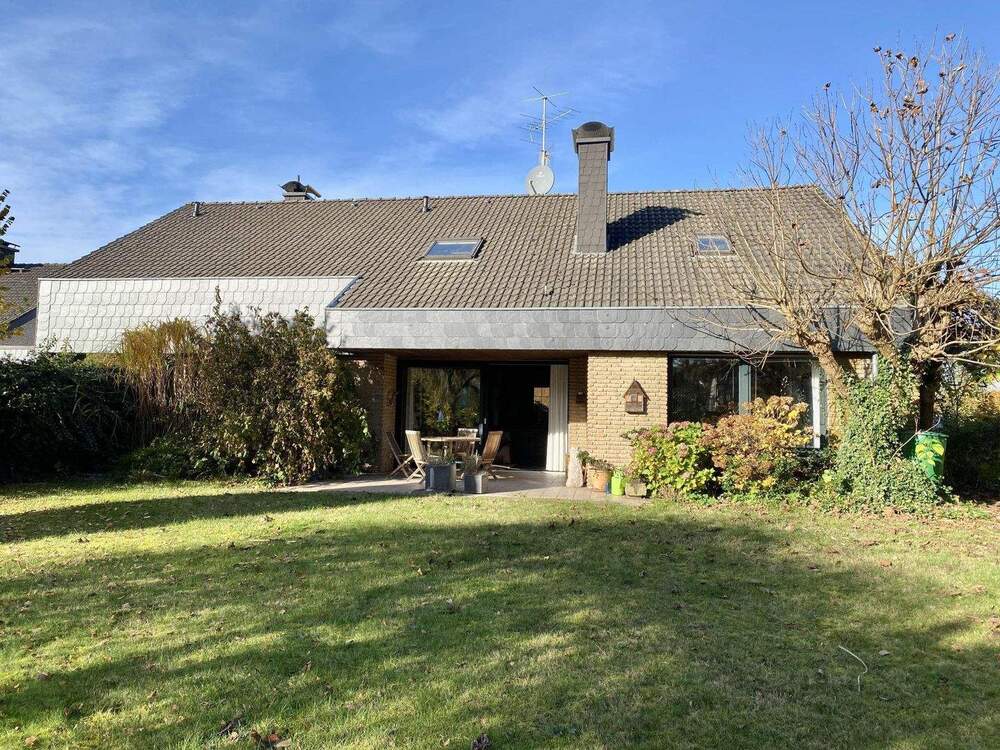 Thumbnail-Großzügiges Einfamilienhaus in ruhiger Wohnlage in Sennestadt
