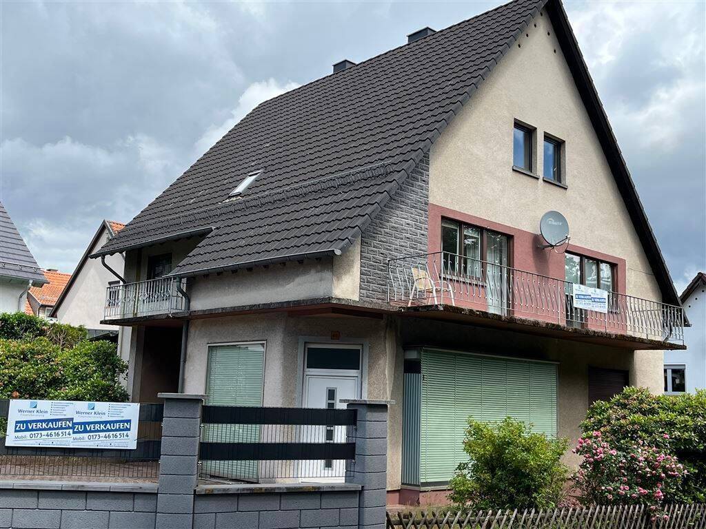 Thumbnail-Großes Einfamilienhaus in guter Lage mit ehemaliger Gewerbeeinheit und schönem Grundstück
