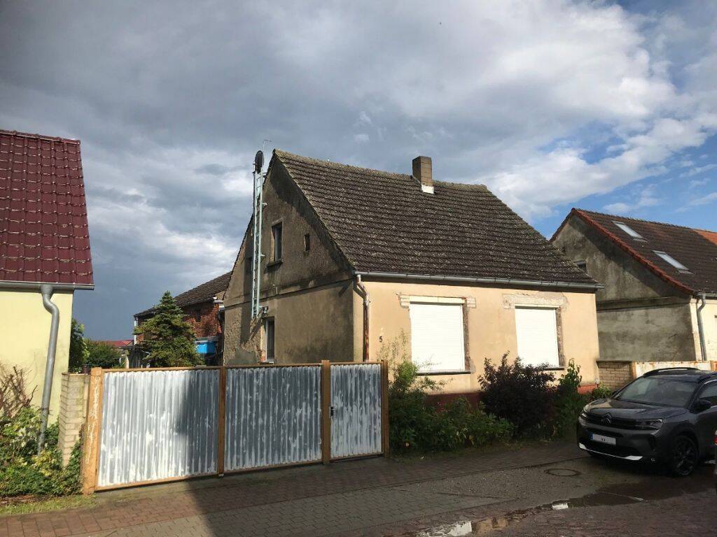 Thumbnail-Modernierungsbedürftig, voll unterkellert mit Scheune und Nebengelass