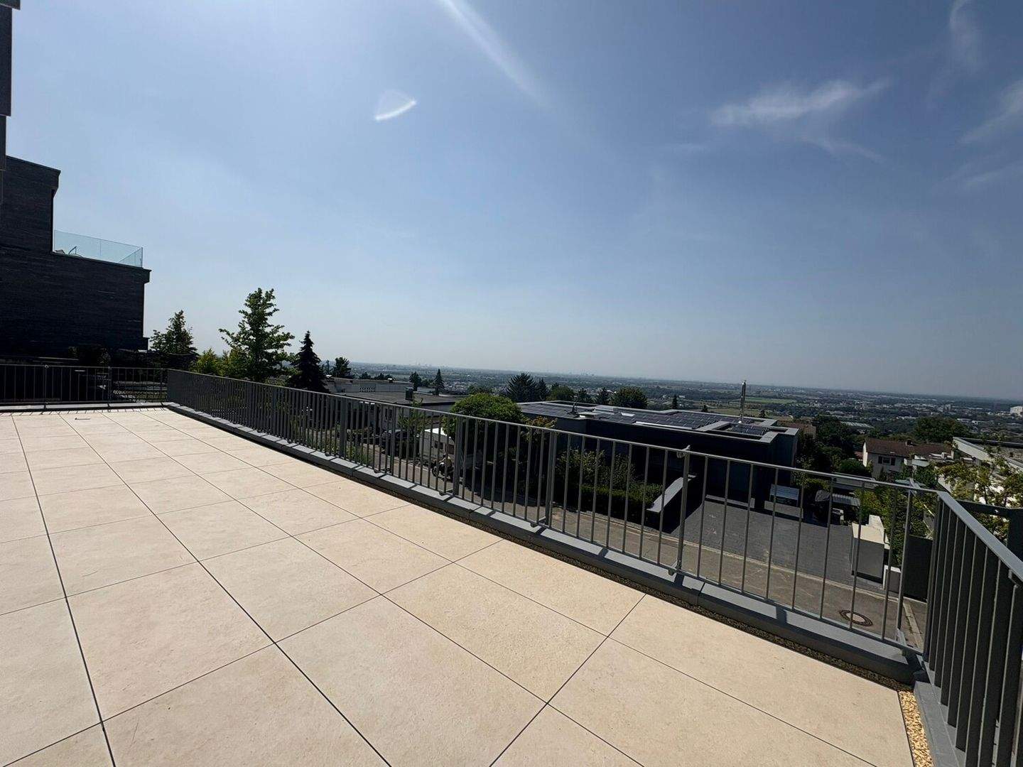 Thumbnail-Luxuriöse 3-Zimmer-Wohnung in einmaliger Aussichtslage!