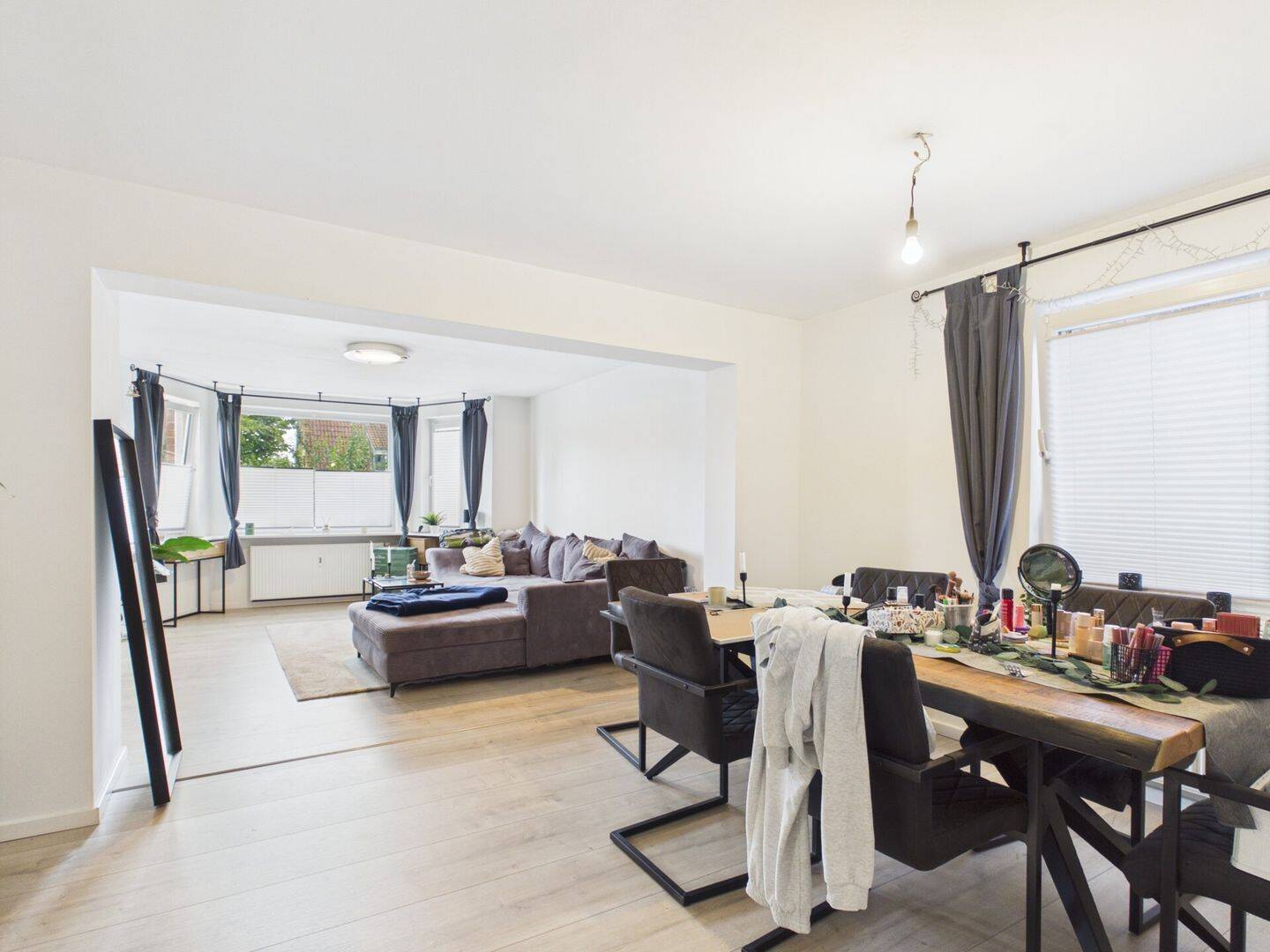 Thumbnail-Gepflegte 2-Zimmer-Wohnung, in 3 Parteien Haus mit 25m² Terrasse überdacht.