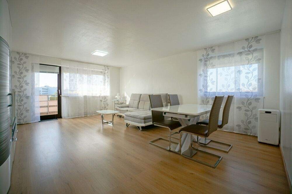 Thumbnail-Helle 2-Zimmer-Wohnung mit Balkon, Einbauküche und Stellplatz in Nürnberg