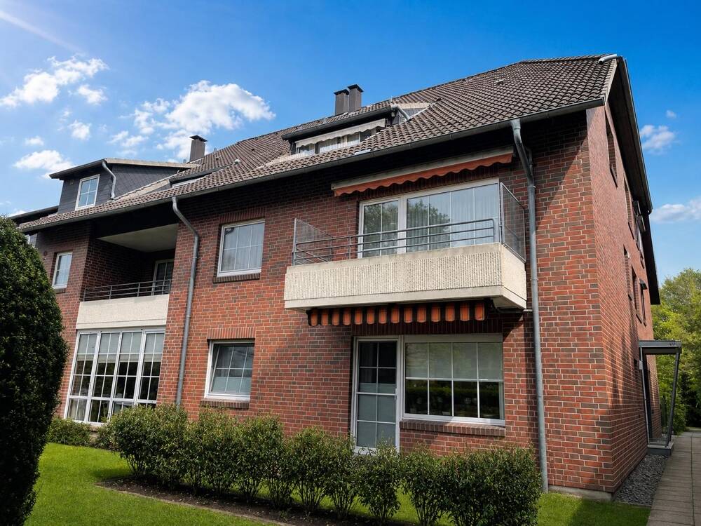 Thumbnail-Helle, gut geschnittene Dachgeschosswohnung mit Balkon & Garage in ruhiger, grüner Lage von Bramfeld