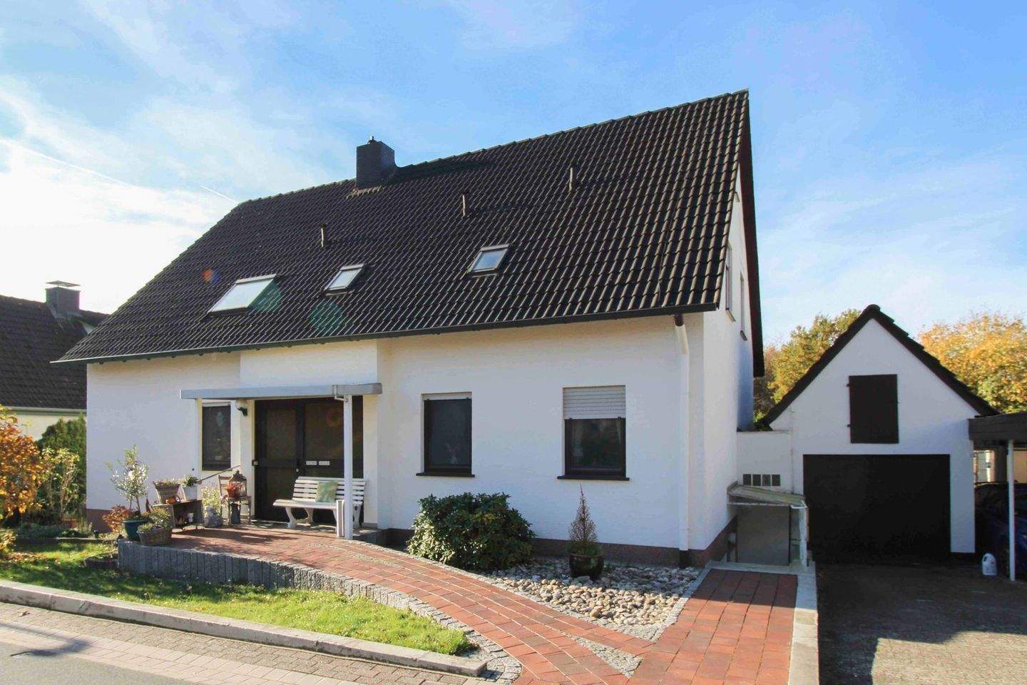 Thumbnail-Viel Platz! Solides Zweifamilienhaus mit neuer Brennwerttechnik