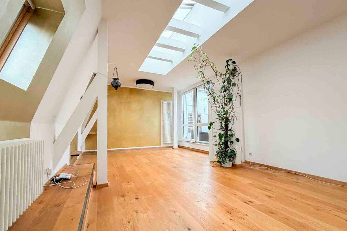 Thumbnail-Traumhaft große 4-Zimmer-Dachgeschoss-Wohnung mit Fahrstuhl in Dresden-Südvorstadt