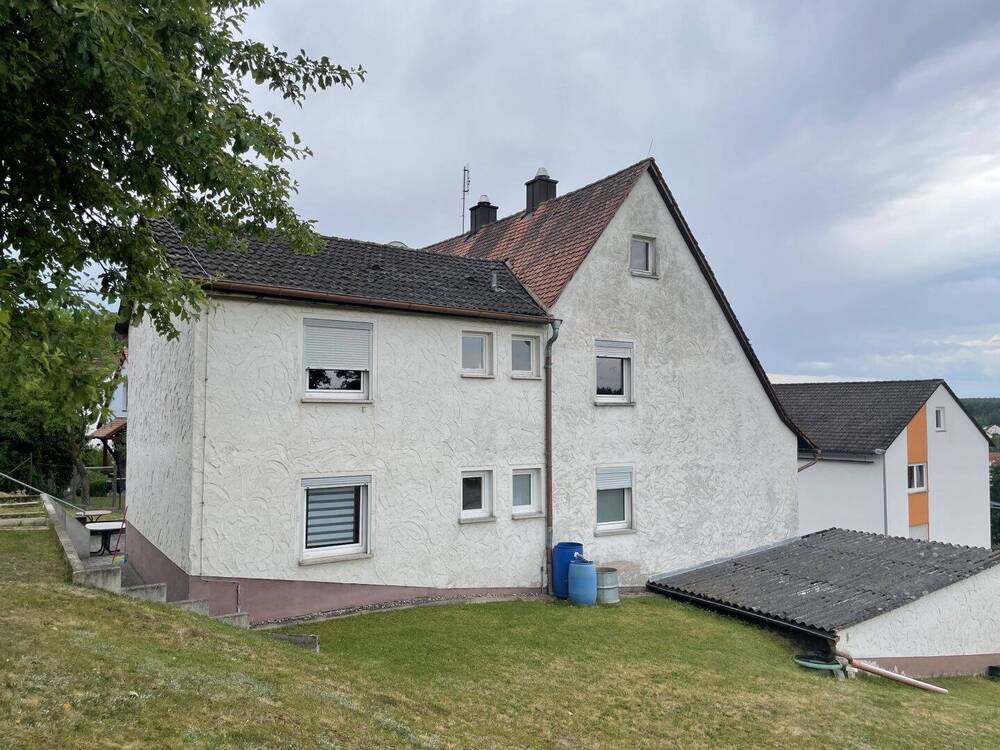 Thumbnail-Zweifamilienhaus mit großem Grundstück