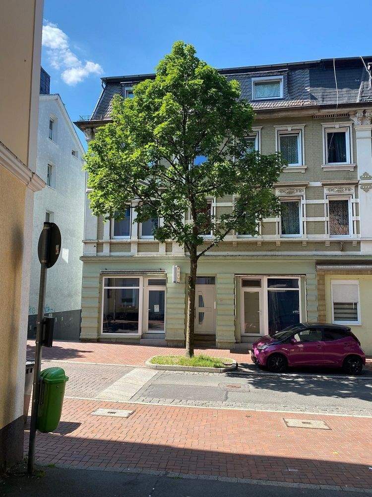 Thumbnail-Dreifamilienhaus mit zwei kleinen Gewerbeeinheiten sowie 4 Garagen in der Nähe des Kluser Platzes - sanierungsbedürftiges Objekt mit Potenzial