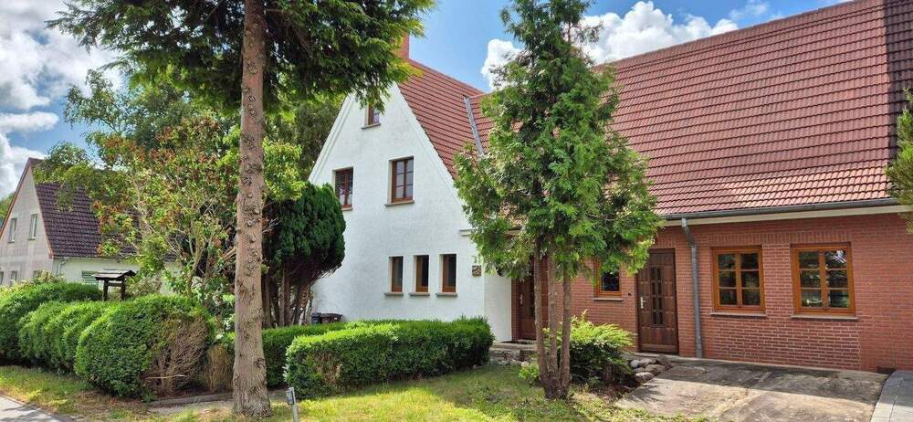 Thumbnail-+++PROVISIONSFREI+++Verkauf einer großzügigen Doppelhaushälfte mit 2 Fewo´s in sehr ruhiger Wohnlage von Zingst