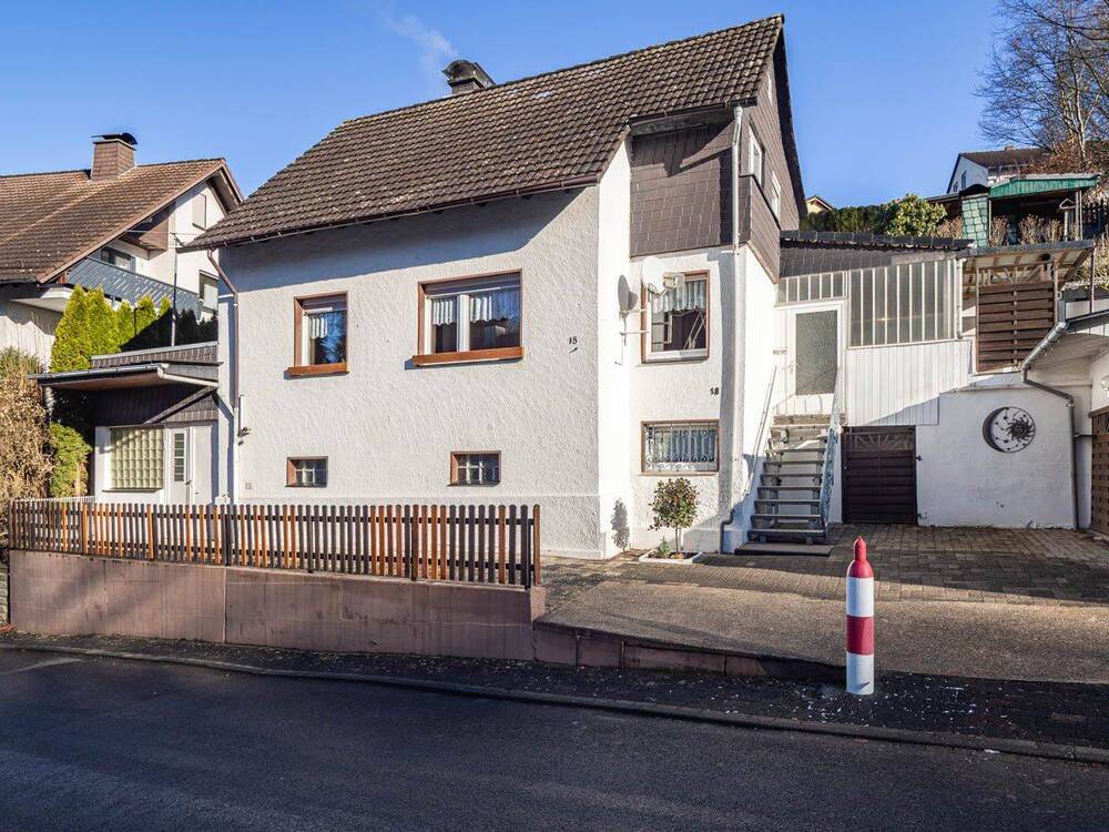 Thumbnail-Einfamilienhaus mit angebauter Werkstatt in Randlage von Sundern-Hachen