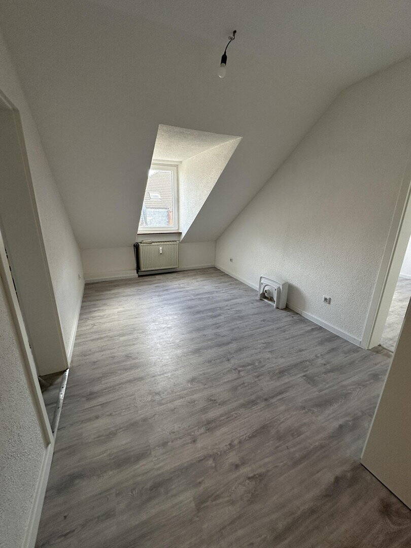 Thumbnail-** Frisch kernsanierte 5-Zimmer-Wohnung im Altbau Dachgeschoss **