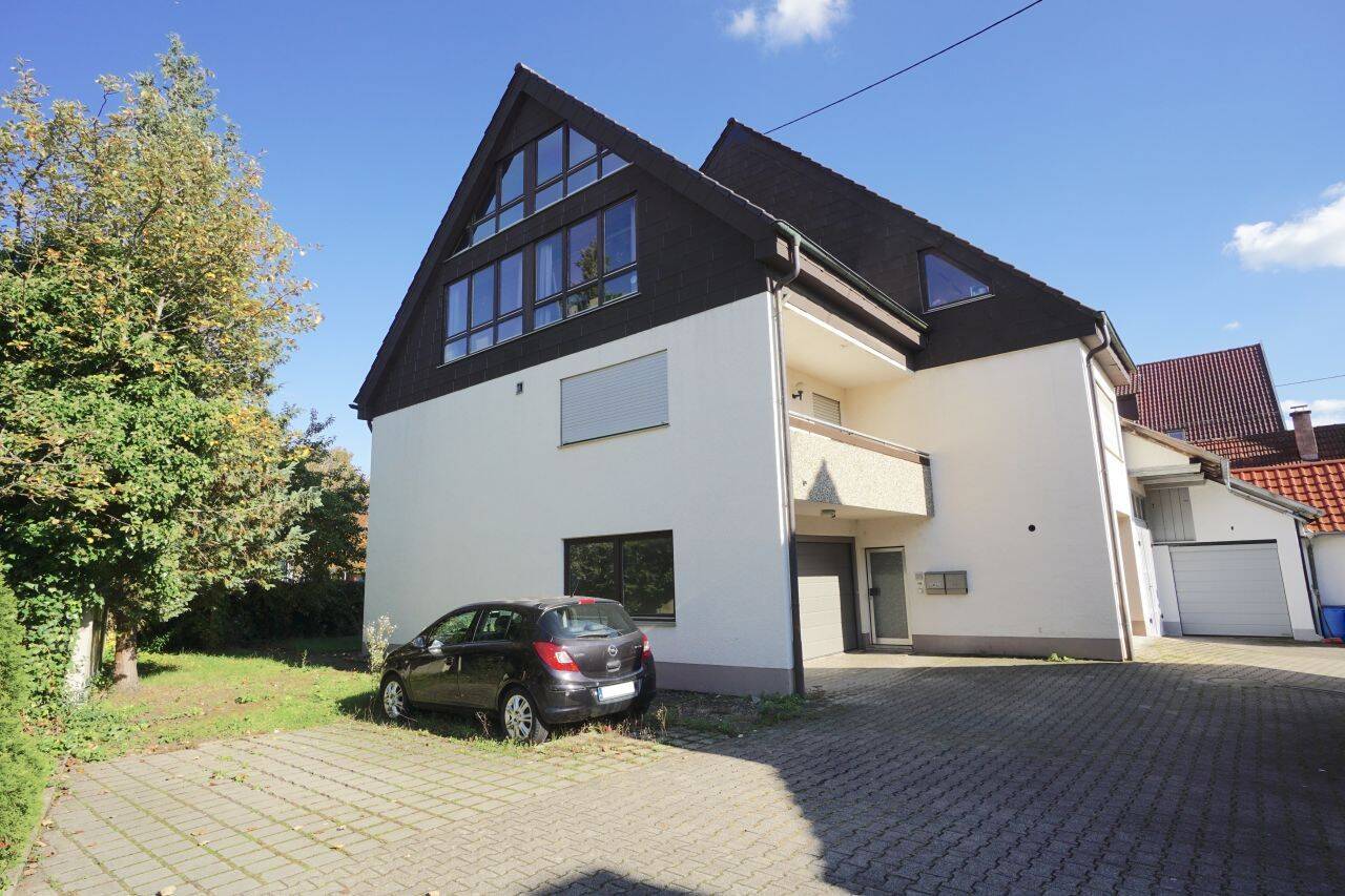 Thumbnail-Geräumige 2 Familien-Doppelhaushälfte mit 2 Garagen und 2 Pkw-Stellplätzen in der Ortsmitte