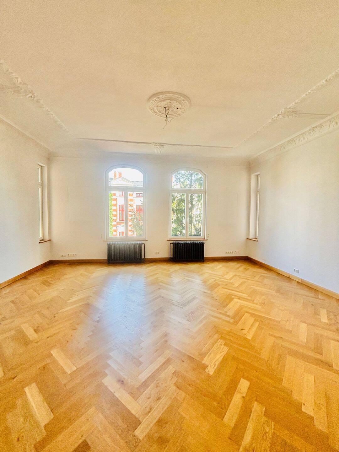 Thumbnail-5 Zimmer-Wohnung 2 Balkone in der schönen Mozartstraße mit Einbauküche und Gäste-WC