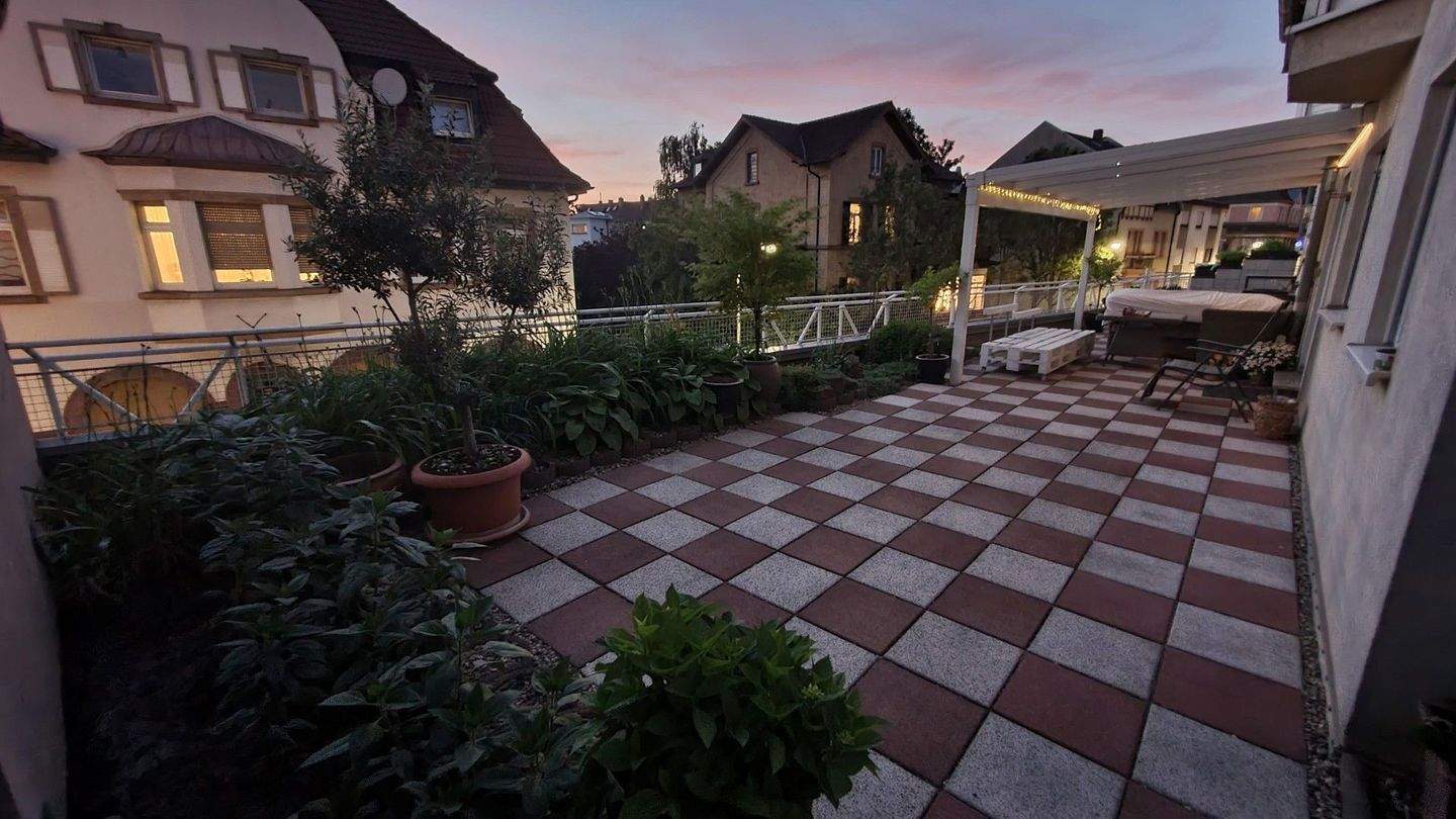 Thumbnail-Großzügige 5-Zimmer-Wohnung in LUFriesenheim