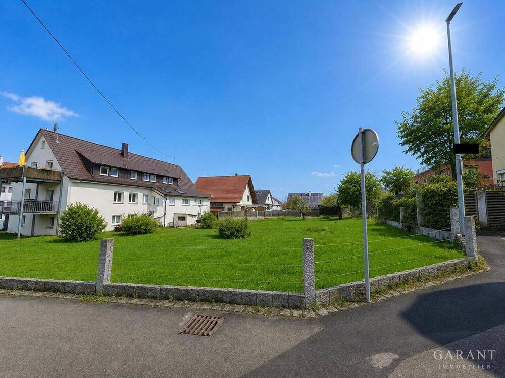 Thumbnail-Voll vermietetes 4-Familienhaus auf ca. 1.296 qm Grundstück mit möglichem Entwicklungspotenzial!