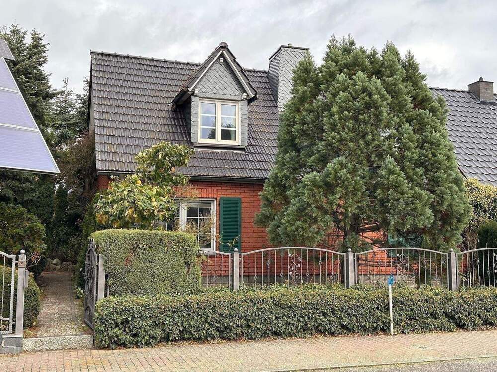 Thumbnail-Zentral gelegenes Einfamilienhausgrundstück mit Haus und Remise