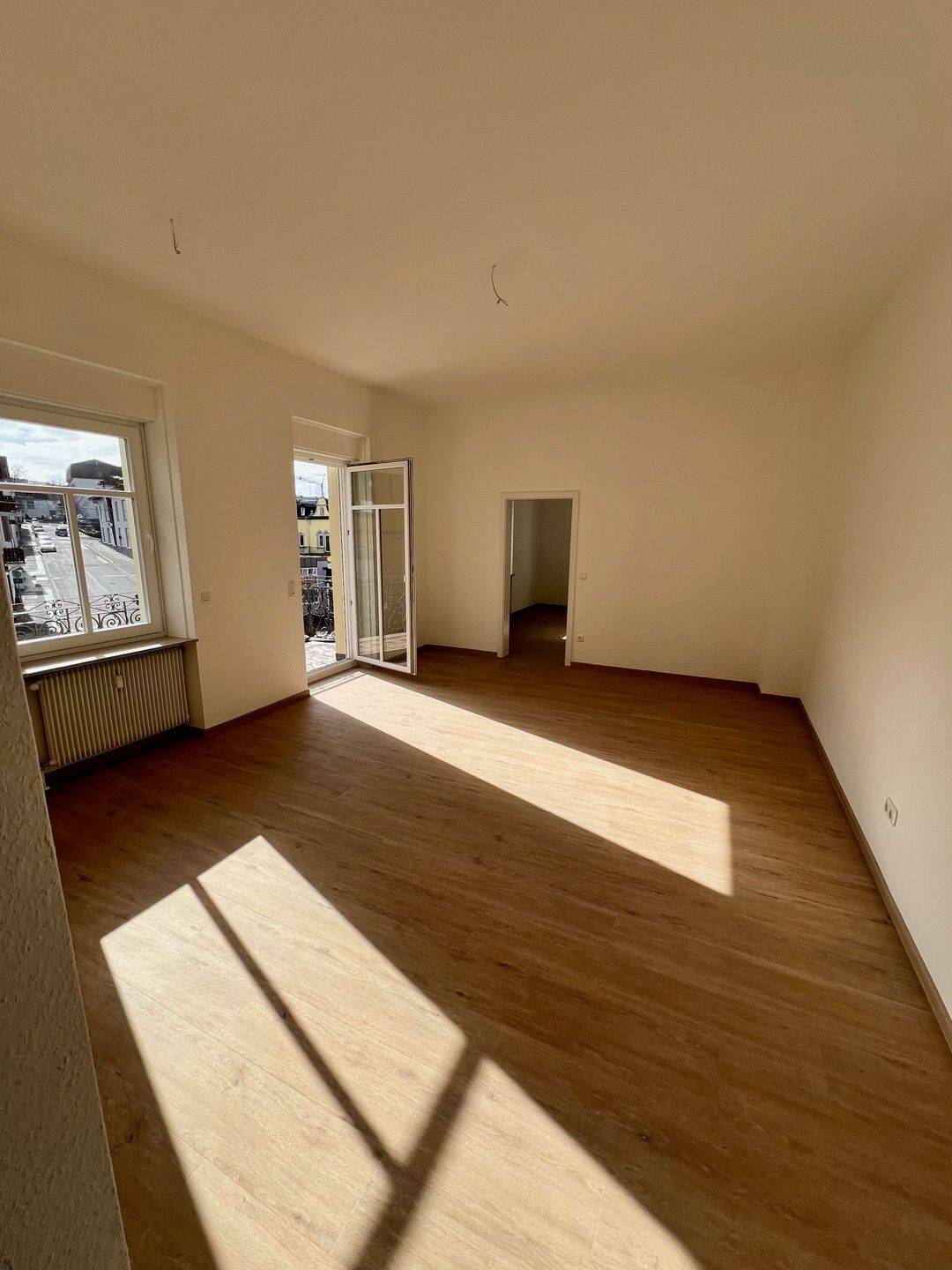Thumbnail-Erstbezug nach Komplettsanierung! Aparte 2 - Zimmerwohnung mit Balkon in zentraler Lage