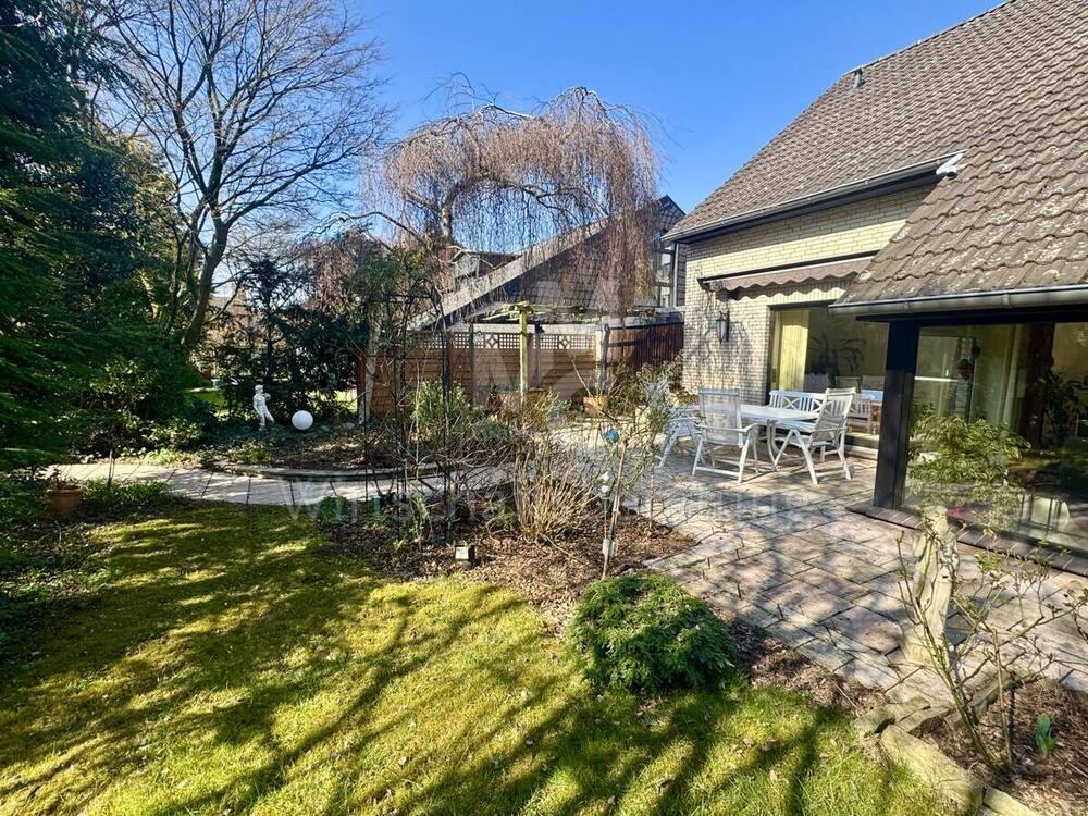 Thumbnail-Stilvolles Einfamilienhaus mit besonderer Architektur und einem Traumgarten.