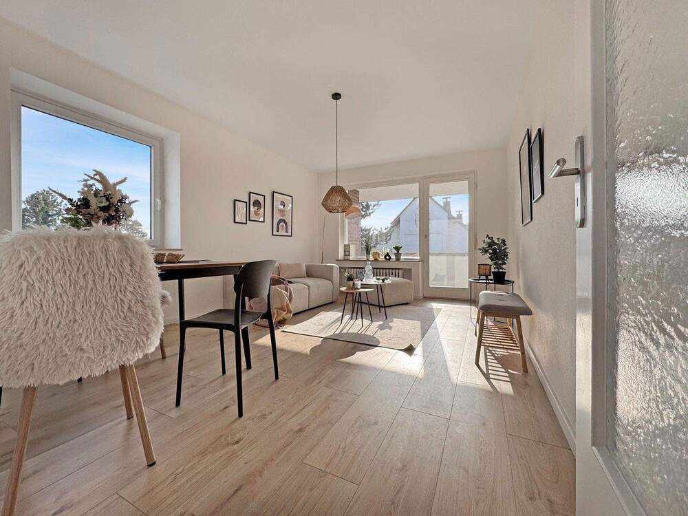 Thumbnail-** Provisionsfreie, leere und sonnendurchflütete 2-Zi.-Wohnung mit Stellplatz und Balkon