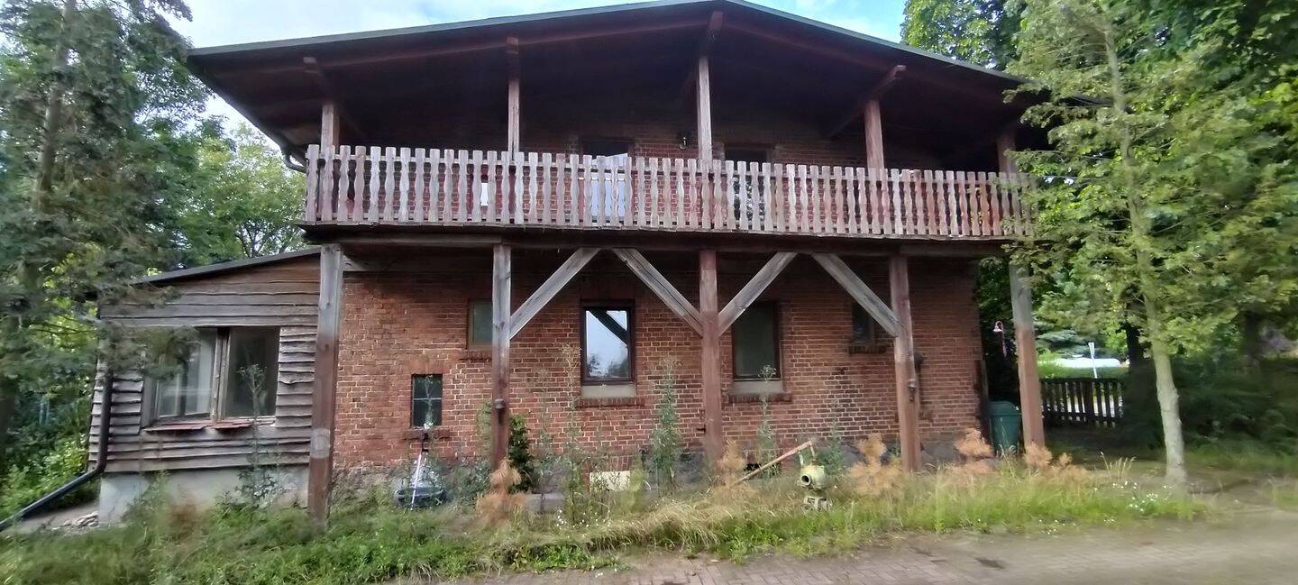 Thumbnail-DHH im Grünen: ideal zum Arbeiten im Home-Office und zum Erholen mit Familie und Freunden