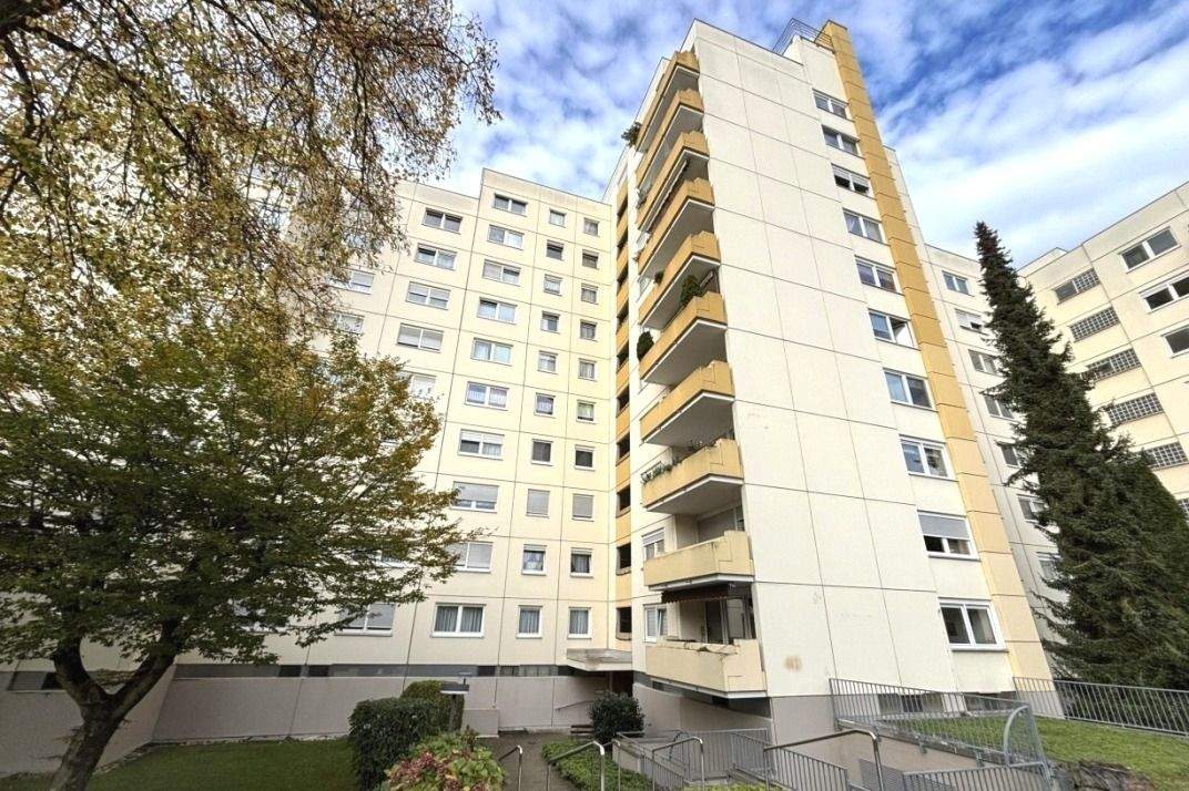 Thumbnail-2-Zimmer Eigentumswohnung mit herrlicher Aussicht im 9. Obergeschoss!