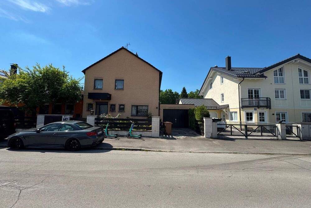 Thumbnail-Außergewöhnliches Einfamilienhaus mit Einliegerwohnung in München-Freimann zu verkaufen!