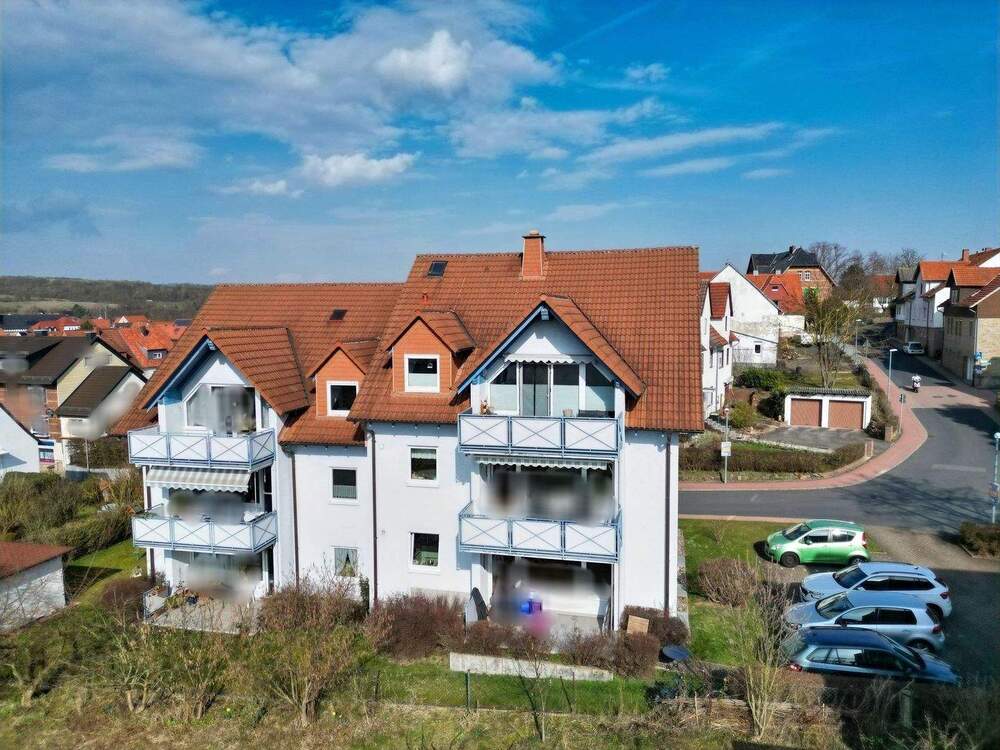 Thumbnail-Einziehen und wohlfühlen: top gepflegte Eigentumswohnung inklusive Einbauküche, Pkw-Stellplatz und Fernsicht in Ahnatal-Weimar