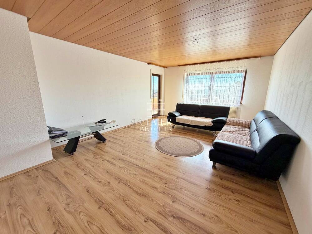 Thumbnail-Attraktive 3 Zimmer Wohnung mit Balkon und Einzelgarage in Unterjettingen