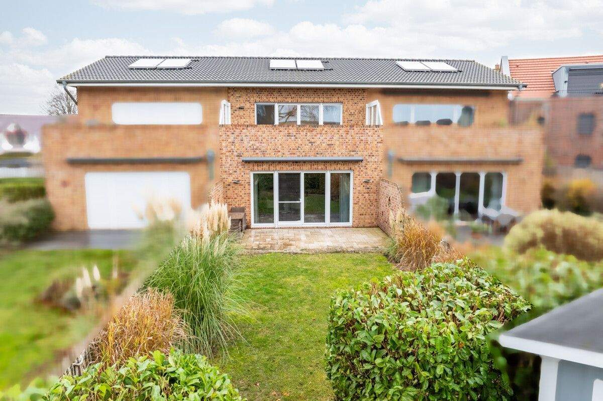 Thumbnail-Neuwertiges Reihenhaus mit Dachterrasse und Sauna in begehrter Lage, wenige Gehminuten zum Strand