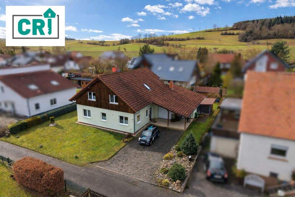 Thumbnail-Großzügiges Einfamilienhaus mit Garten, Balkon und überdachter Terrasse in ruhiger Lage von Halsdorf