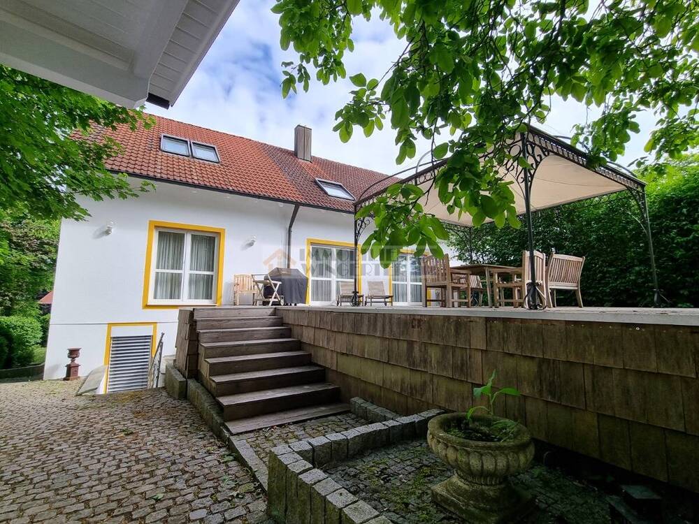 Thumbnail-Aufwendig modern gestaltetes Einfamilienhaus in Grenzbauweise mit Einliegerwohnung
