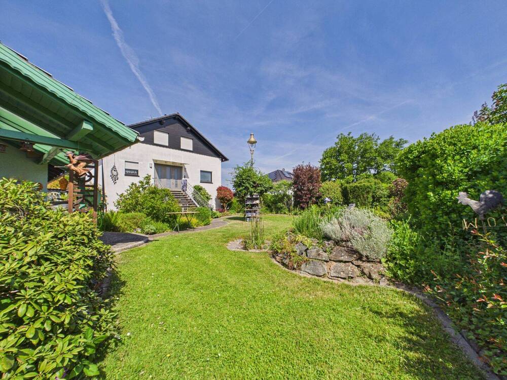 Thumbnail-Einfamilienhaus mit Einliegerwohnung und traumhaft angelegtem Garten